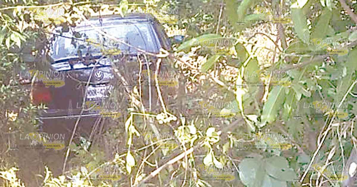 Balean auto y lo abandonan