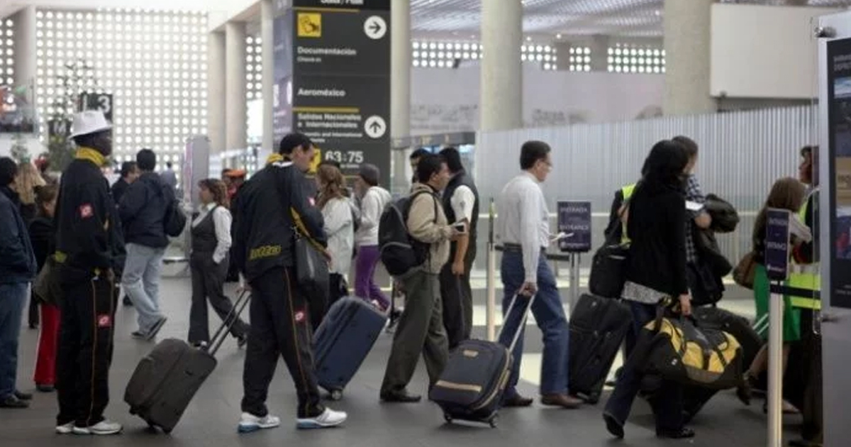 Tras brote de neumonía en China, recomiendan en México no viajar al país asiático
