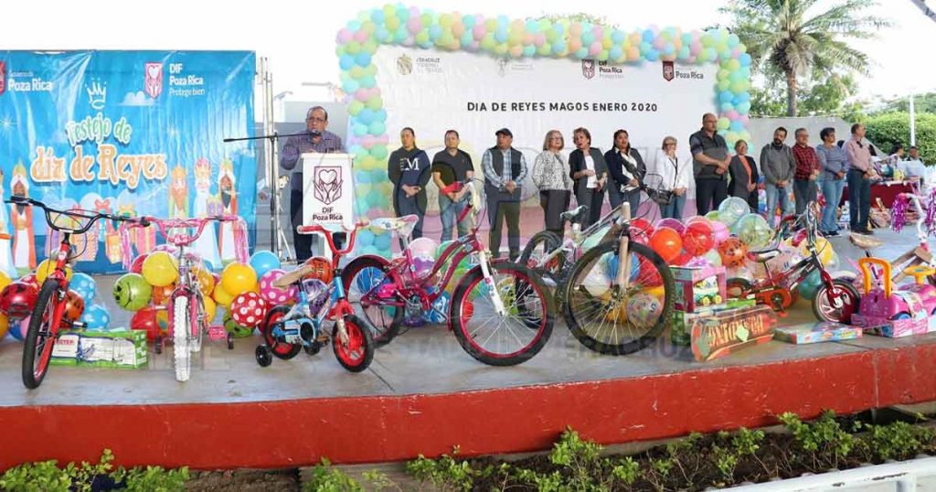 Celebra gobierno de Javier Velázquez y DIF Día de Reyes para las niñas y niños de Poza Rica