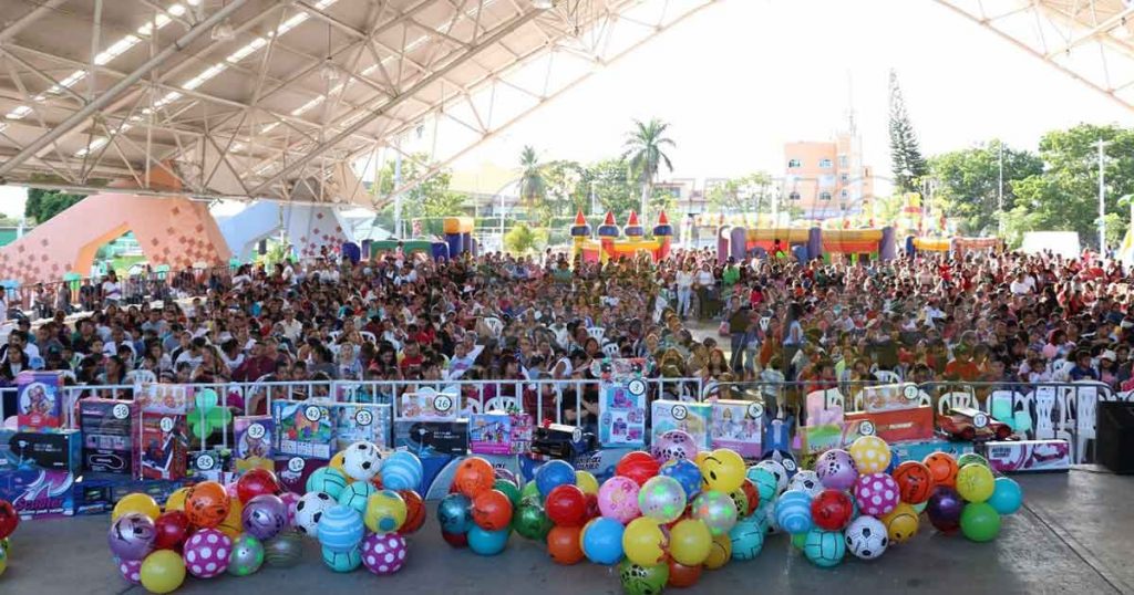 Celebra gobierno de Javier Velázquez y DIF Día de Reyes para las niñas y niños de Poza Rica