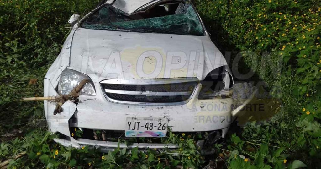 Automóvil se va al barranco en la curva de El Ojite