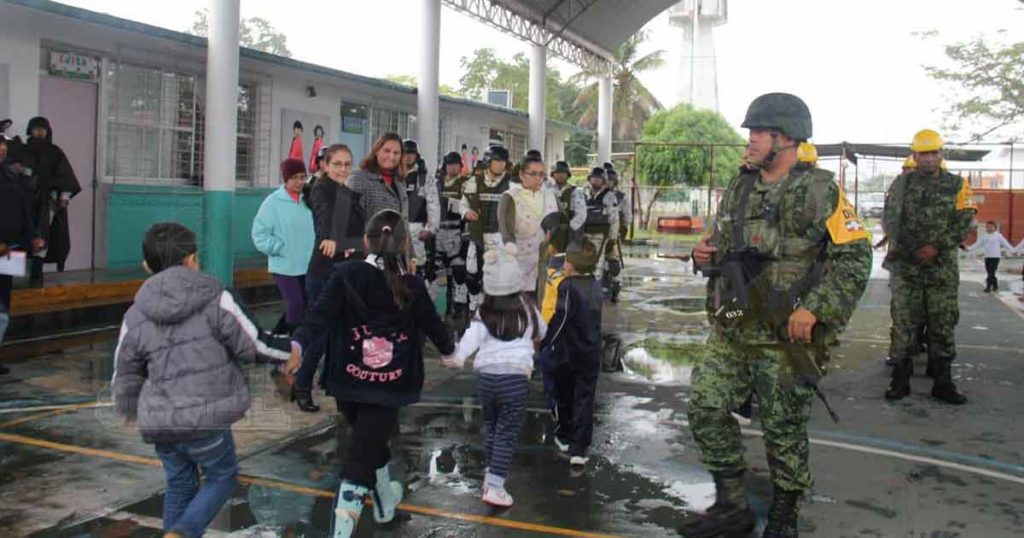 Evacuan jardín de niños en primer Mega Simulacro