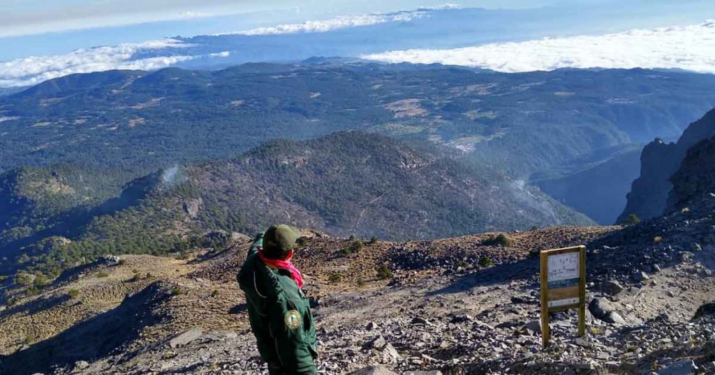 Continúa batalla contra el fuego en Xico