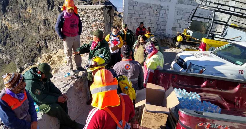 Continúa batalla contra el fuego en Xico