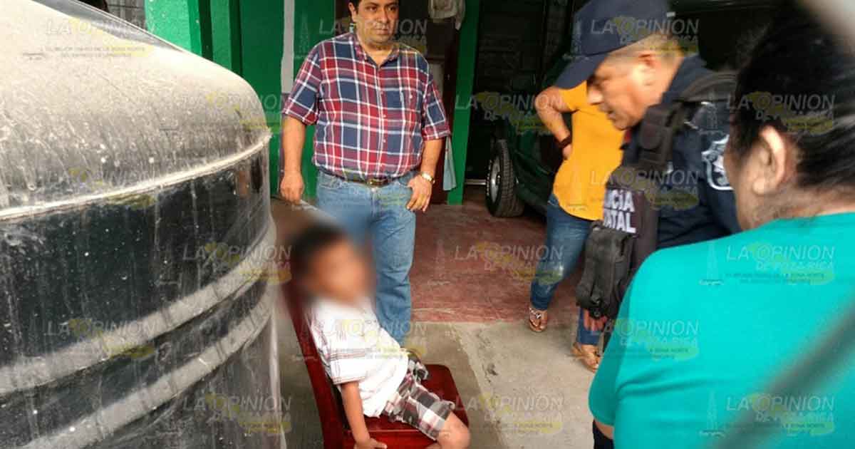 Niño de 3 años deambulaba solo a orillas de la carretera municipalizada de Tantoyuca