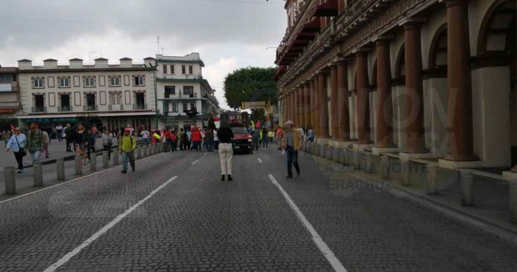 Desfilan banderas de huelga, pide Setsuv