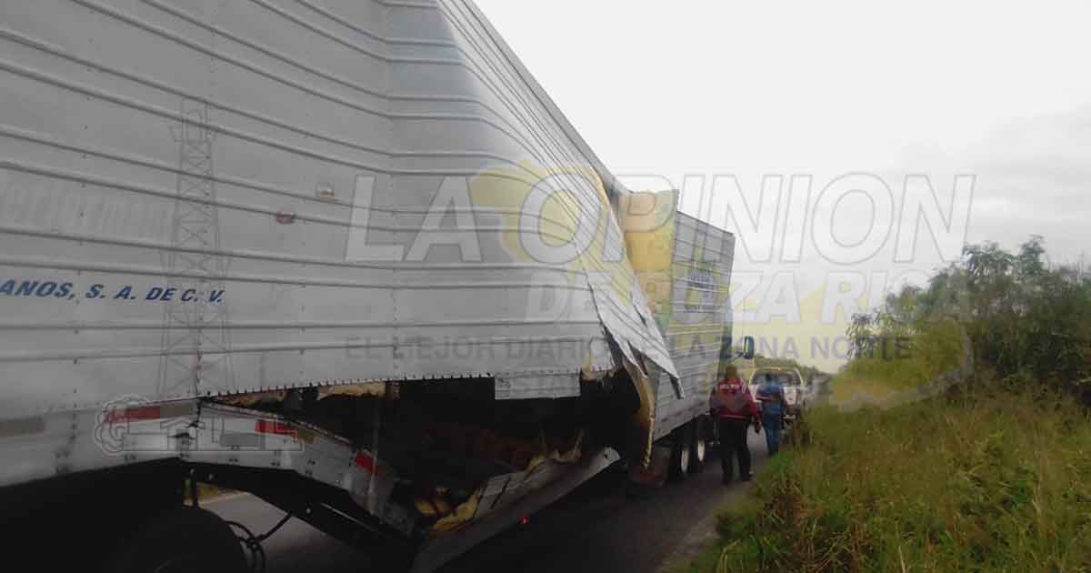 Se cayeron cartones de cerveza en el tramo Pánuco-Tempoal