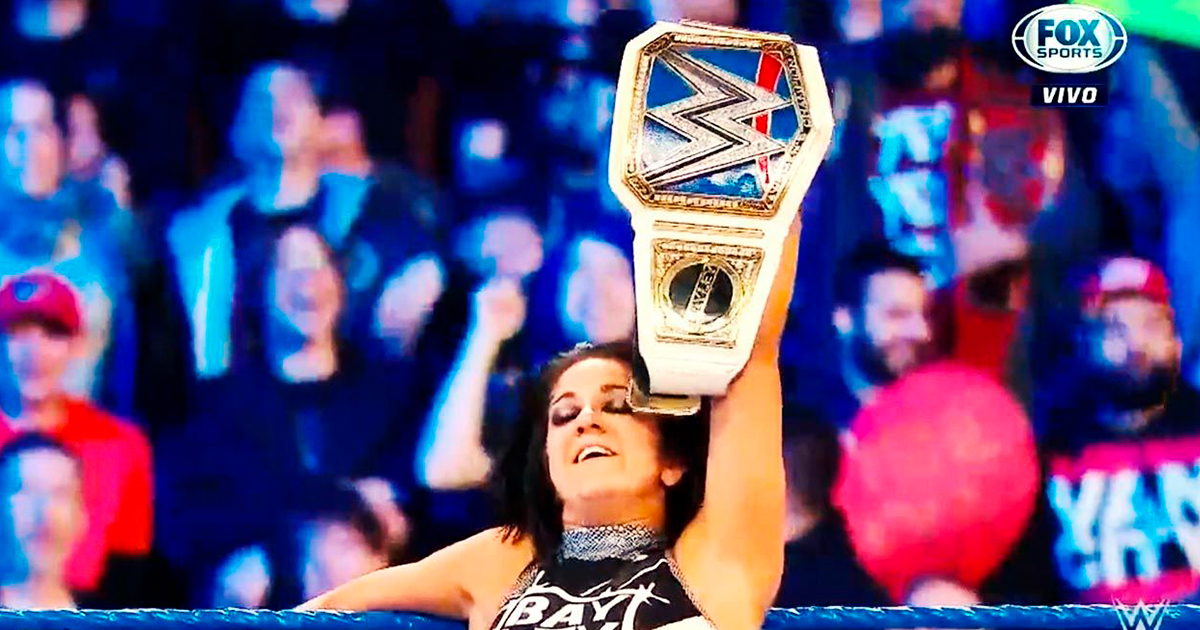 ¡Bayley retuvo el Campeonato Femenino de SmackDown en medio de la polémica!