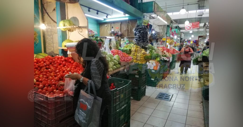 Agobia costo de Jitomate a comerciantes