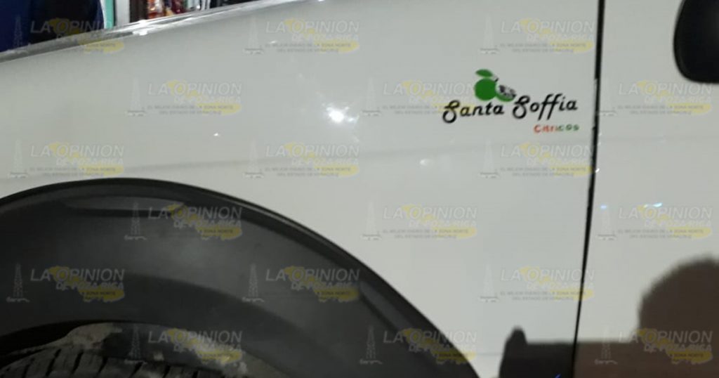 No midió su distancia y chocan camionetas