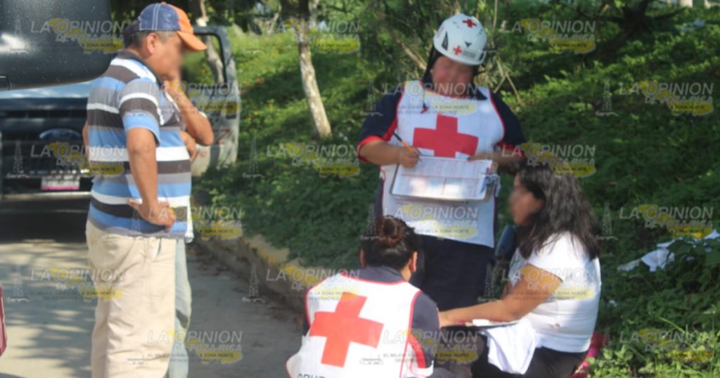 Motociclista embestida por taxi en Arroyo del maíz