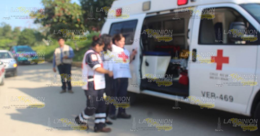 Motociclista embestida por taxi en Arroyo del maíz