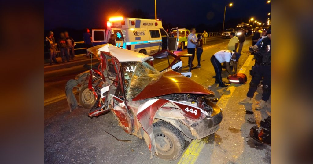 ¡Taxista y pasajeras volvieron a nacer!