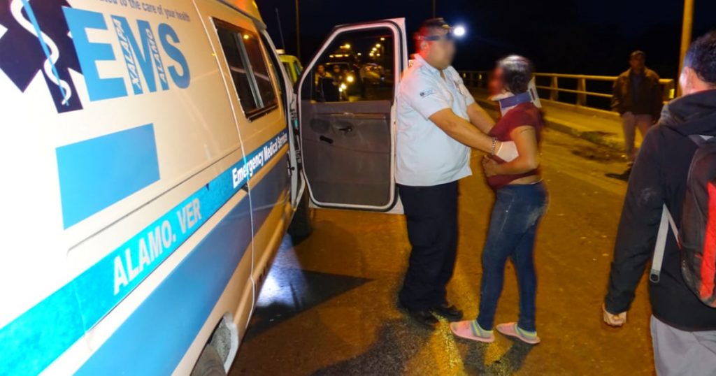 ¡Taxista y pasajeras volvieron a nacer!