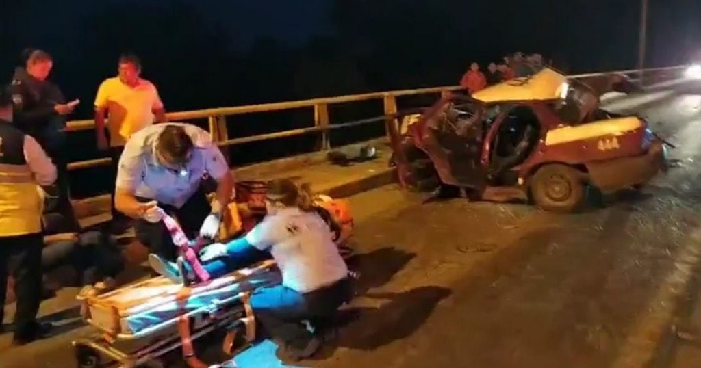 ¡Taxista y pasajeras volvieron a nacer!