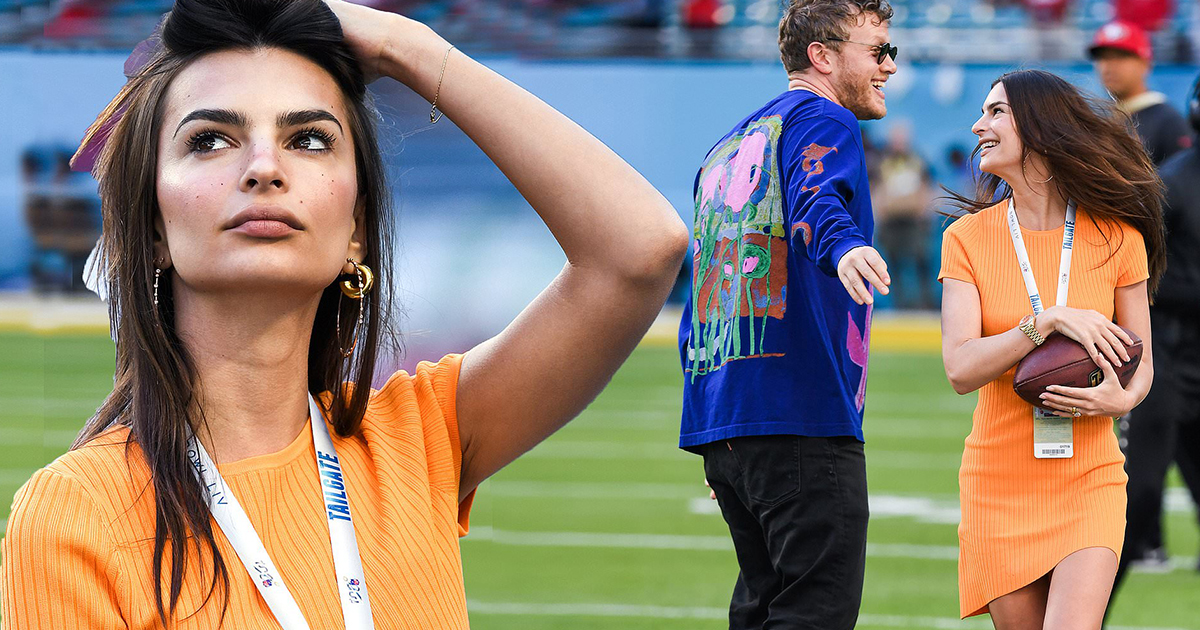 Emily Ratajkowski se roba las miradas en el Super Bowl LIV