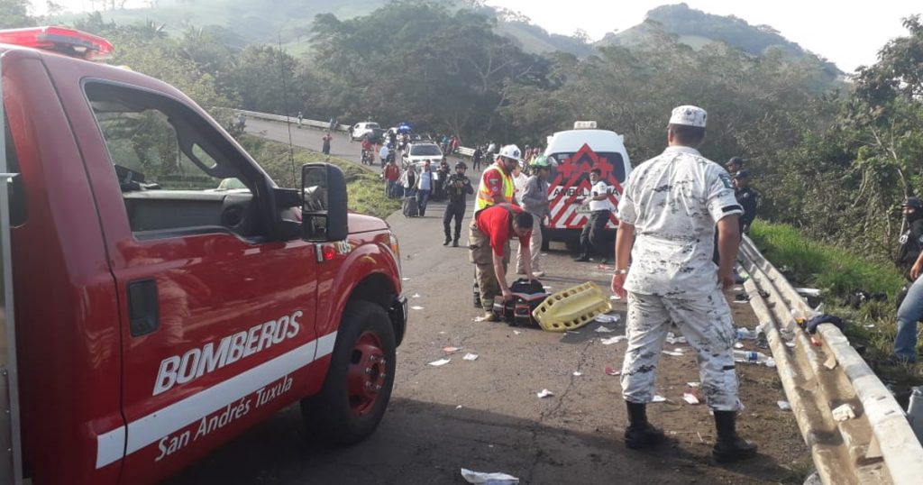 Choca torton con migrantes sobre la Carretera Federal 180