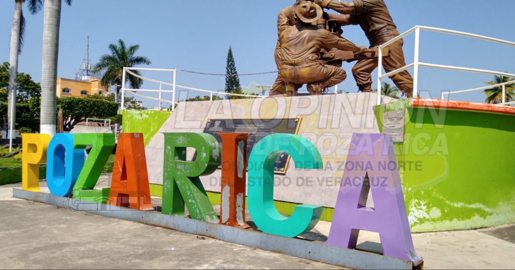 Abandonan áreas verdes en la Plaza Cívica, en Poza Rica
