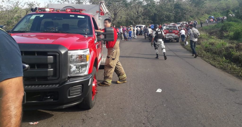 Choca torton con migrantes sobre la Carretera Federal 180