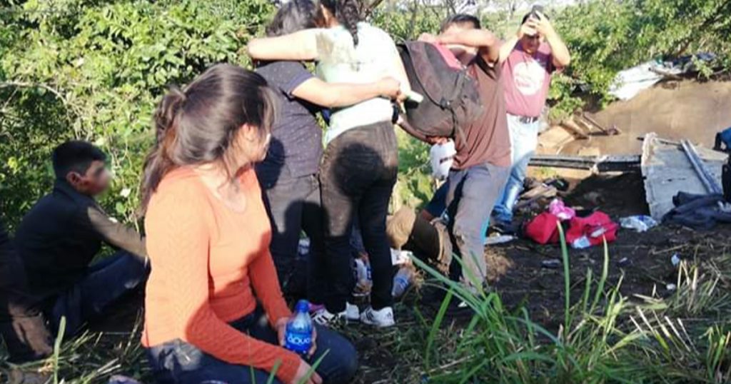 Choca torton con migrantes sobre la Carretera Federal 180