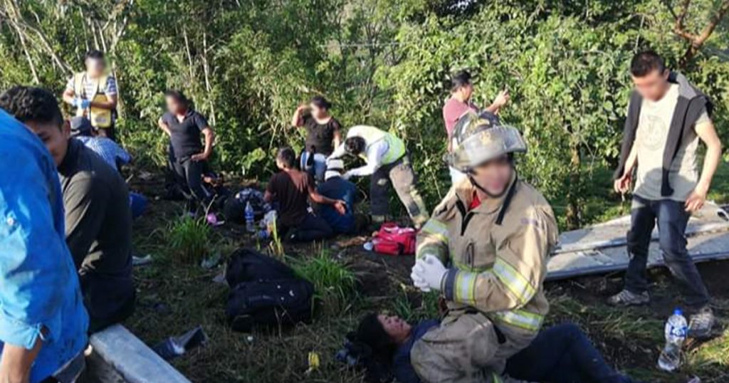 Choca torton con migrantes sobre la Carretera Federal 180