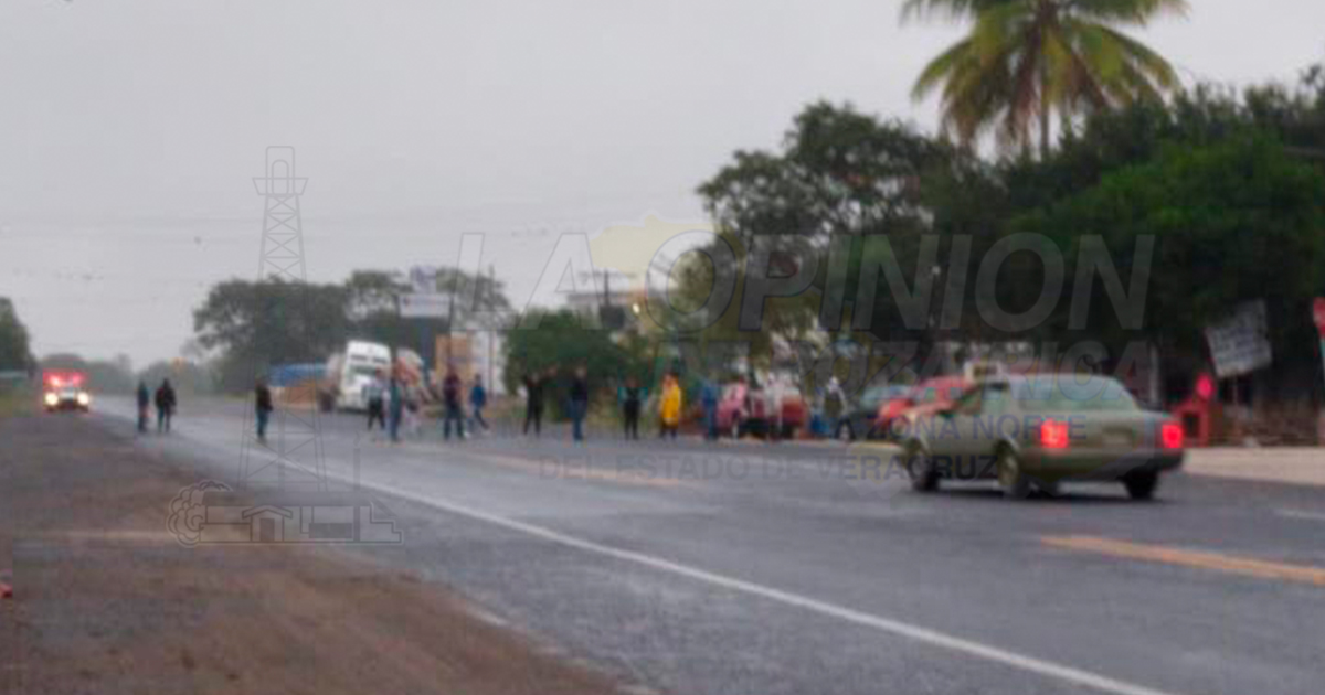 ¡Bloquean la carretera a Xalapa!