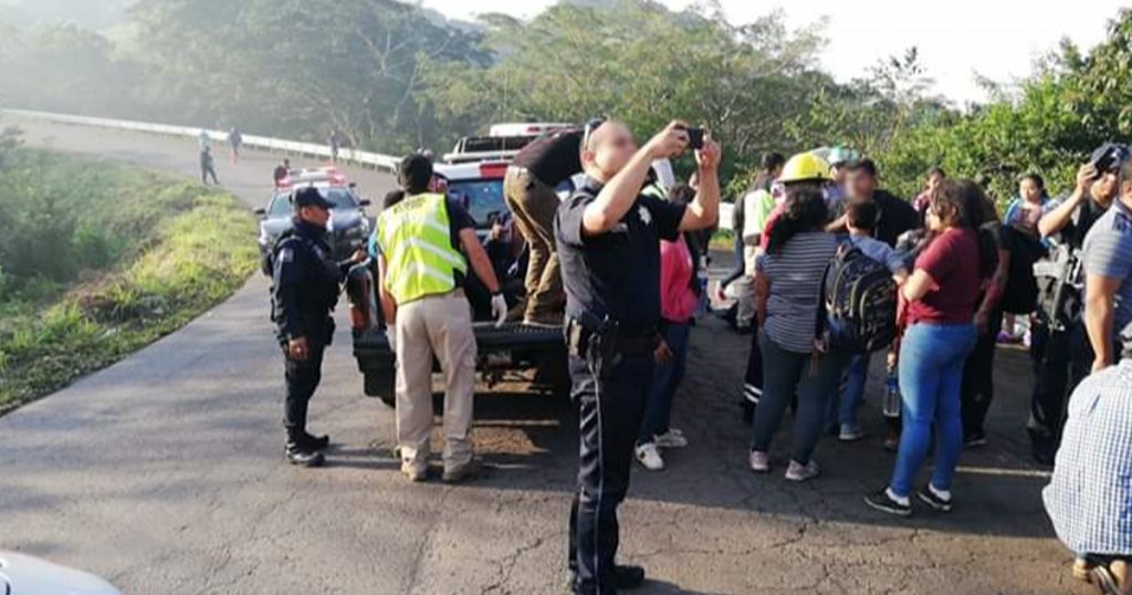 Choca torton con migrantes sobre la Carretera Federal 180