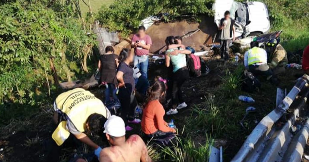 Choca torton con migrantes sobre la Carretera Federal 180