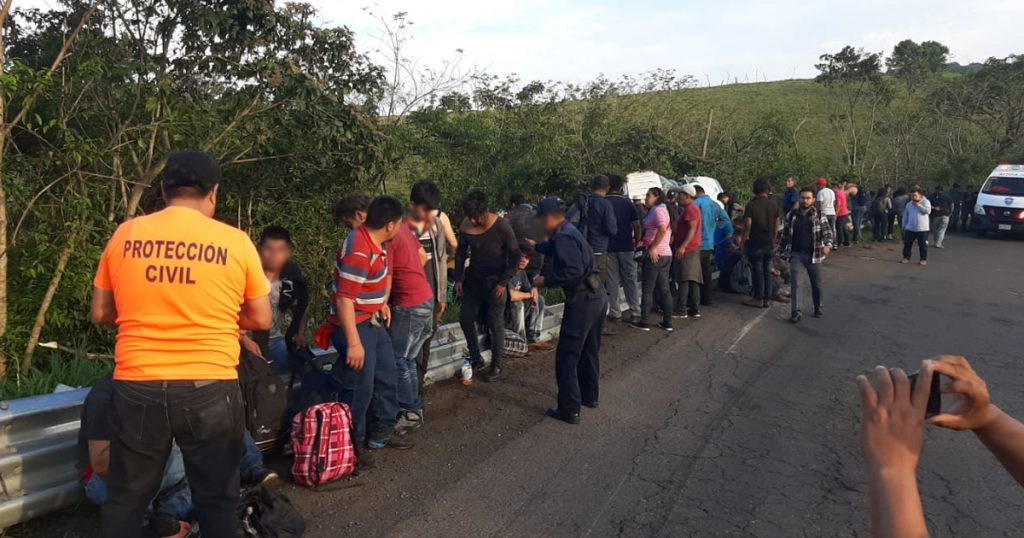 Choca torton con migrantes sobre la Carretera Federal 180