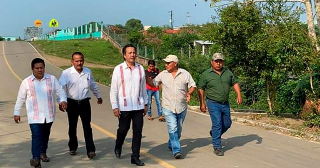 Gobernador y diputado Eric supervisan obra en el llano