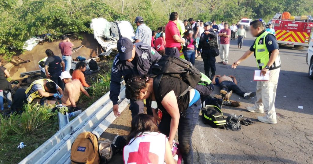 Choca torton con migrantes sobre la Carretera Federal 180