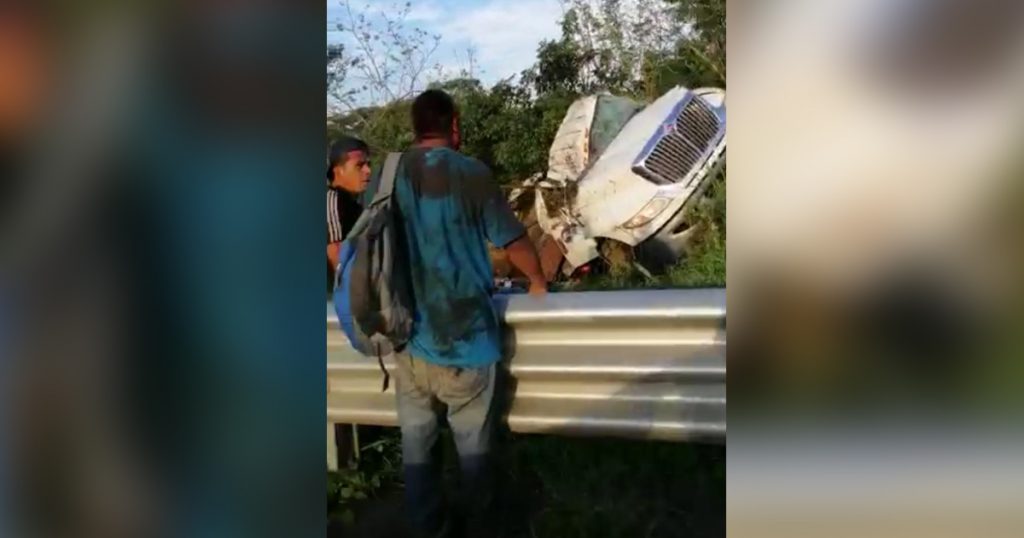 Choca torton con migrantes sobre la Carretera Federal 180