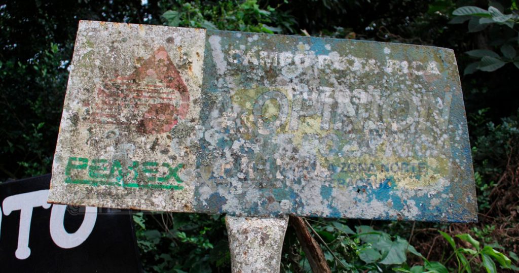 Cierran paso a camiones de PEMEX en Reforma Escolin papantla