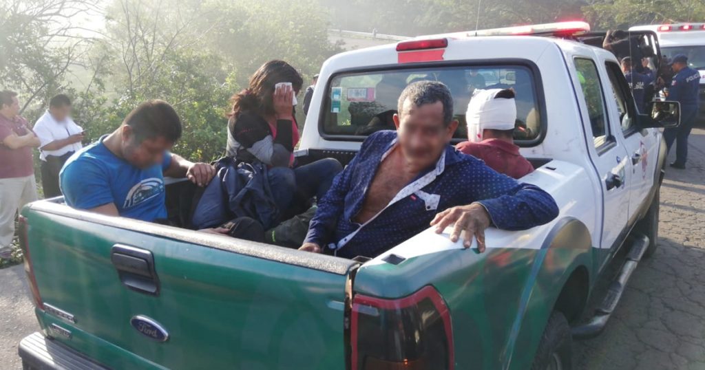 Choca torton con migrantes sobre la Carretera Federal 180