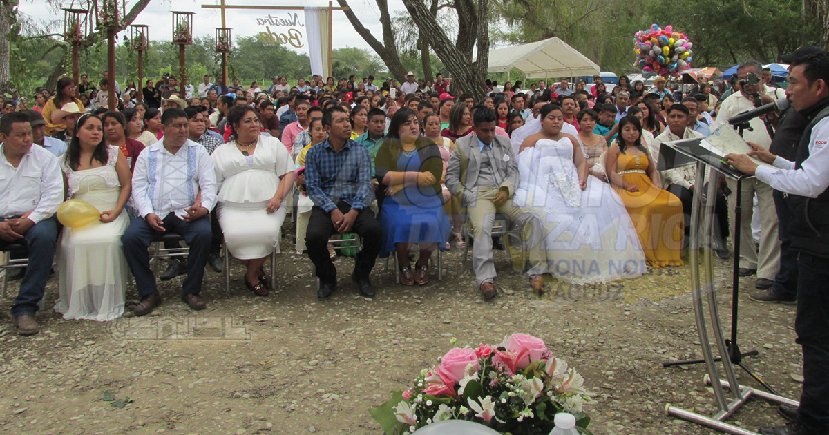 Románticos enlaces nupciales a orilla del río Pantepec