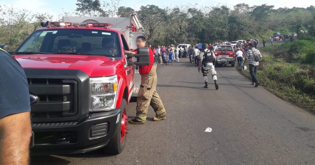 Choca torton con migrantes sobre la Carretera Federal 180