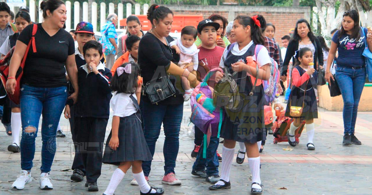 2,100 becas para estudiantes