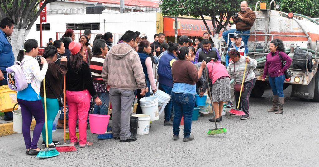 Comerciantes se suman a labores de limpieza en el primer cuadro