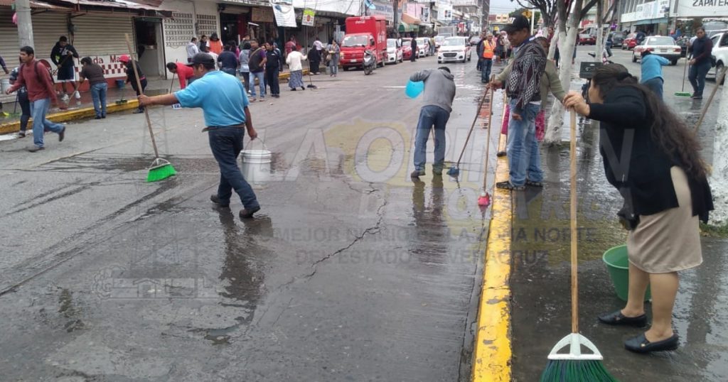 Jueves sin ambulantes y de limpieza en las banquetas