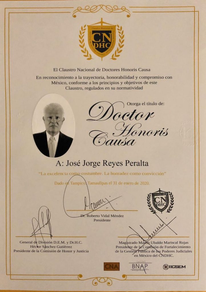 Otorgan honoris causa a Reyes Peralta, conocido abogado de Veracruz