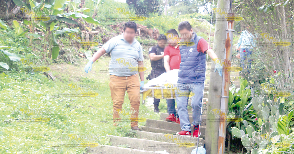 Joven escapa por la puerta falsa