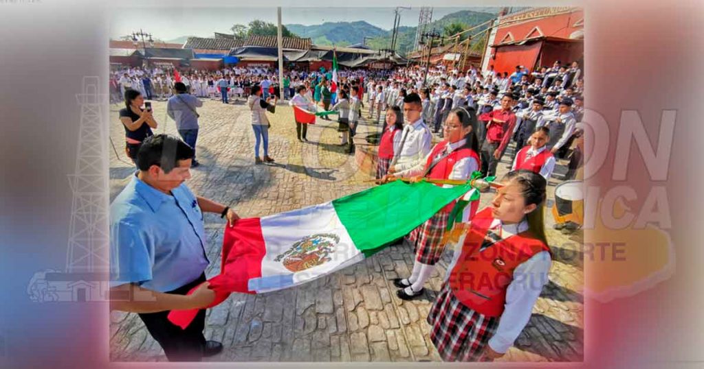 Abanderan escuelas en Coyutla