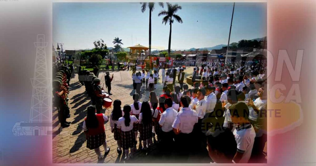 Abanderan escuelas en Coyutla