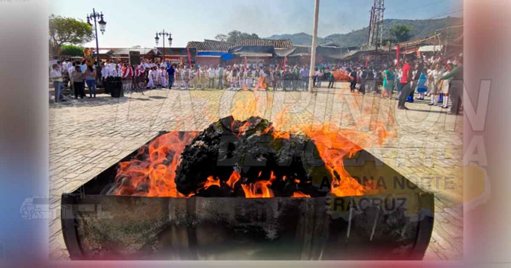 Abanderan escuelas en Coyutla