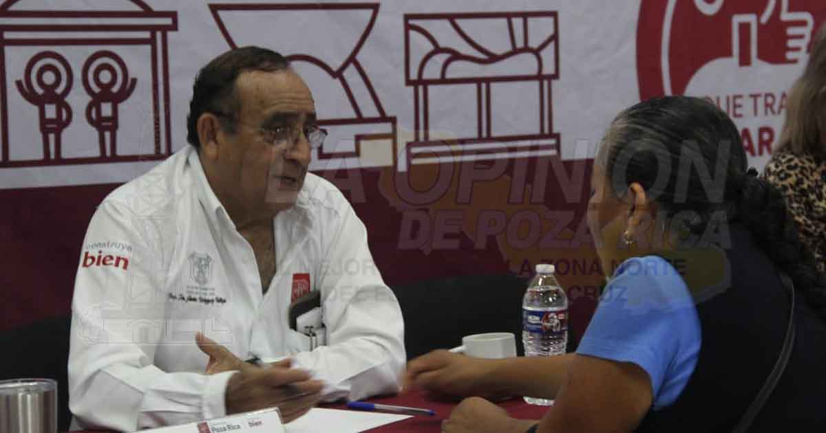 Ciudadanos acuden al jueves de puertas abiertas