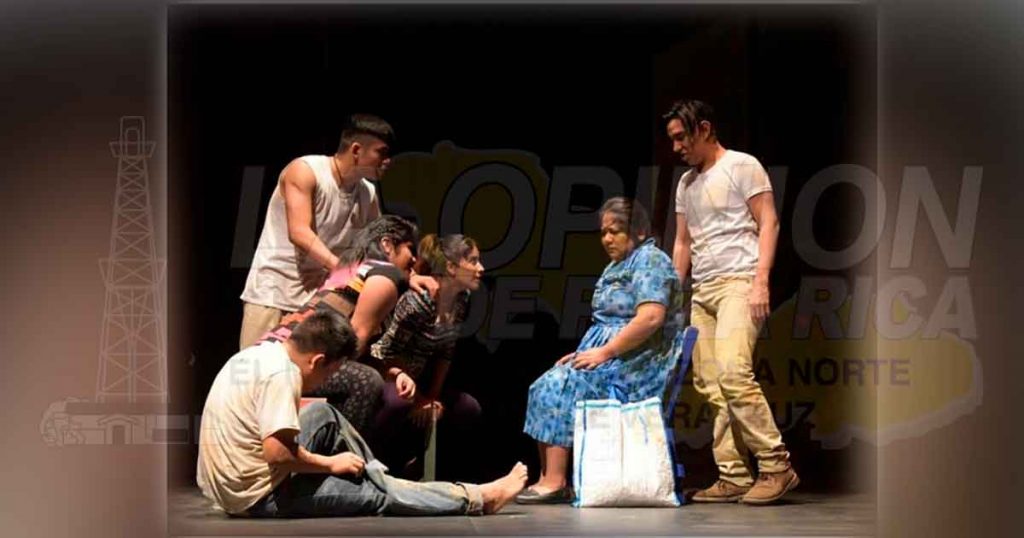 Alumnos de la UV triunfan en teatro