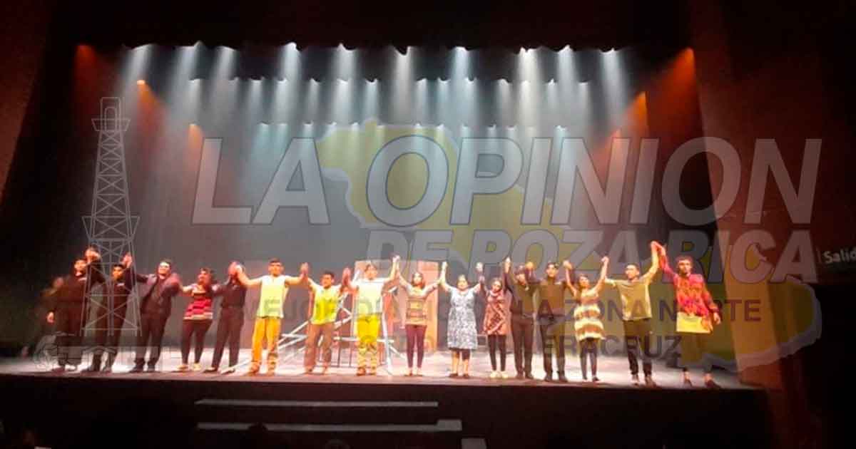 Alumnos de la UV triunfan en teatro