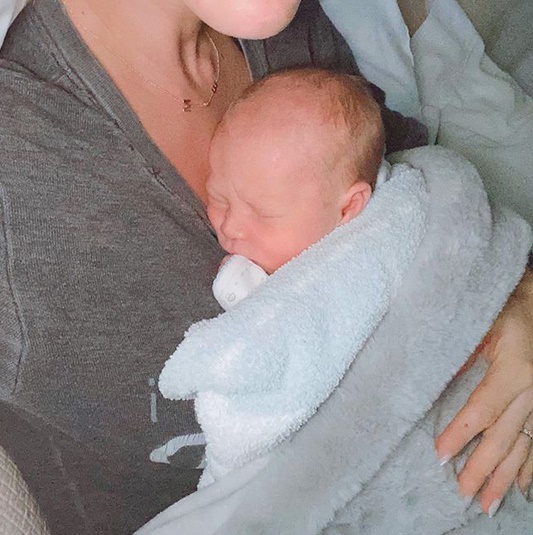 “¡¡¡Hola mundo!!! Soy Emiliano”. Así presenta Anahí a su segundo hijo