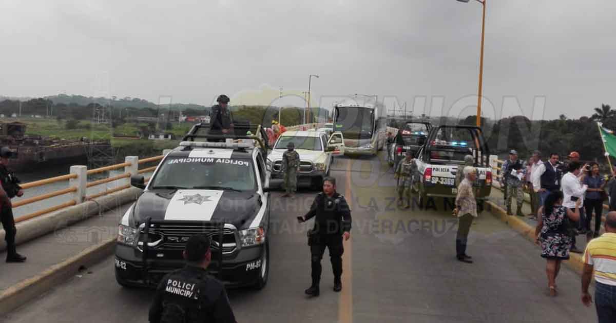 Protestan pescadores sobre el puente Tuxpan