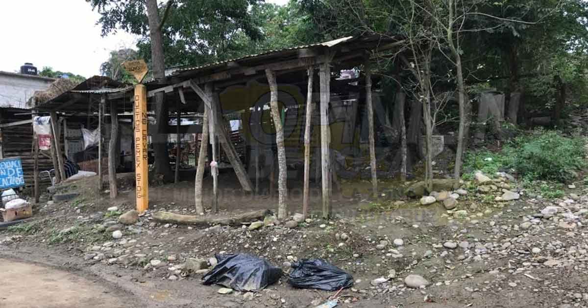 Construcciones sobre las líneas de PEMEX